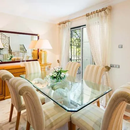 Sleeps 6 Pool Air Con T607837 *