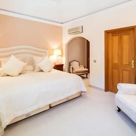 Sleeps 6 Pool Air Con T607837 *