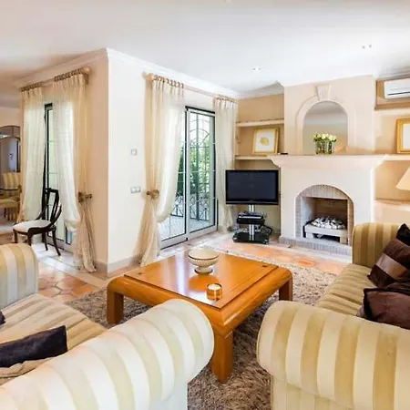 Sleeps 6 Pool Air Con T607837